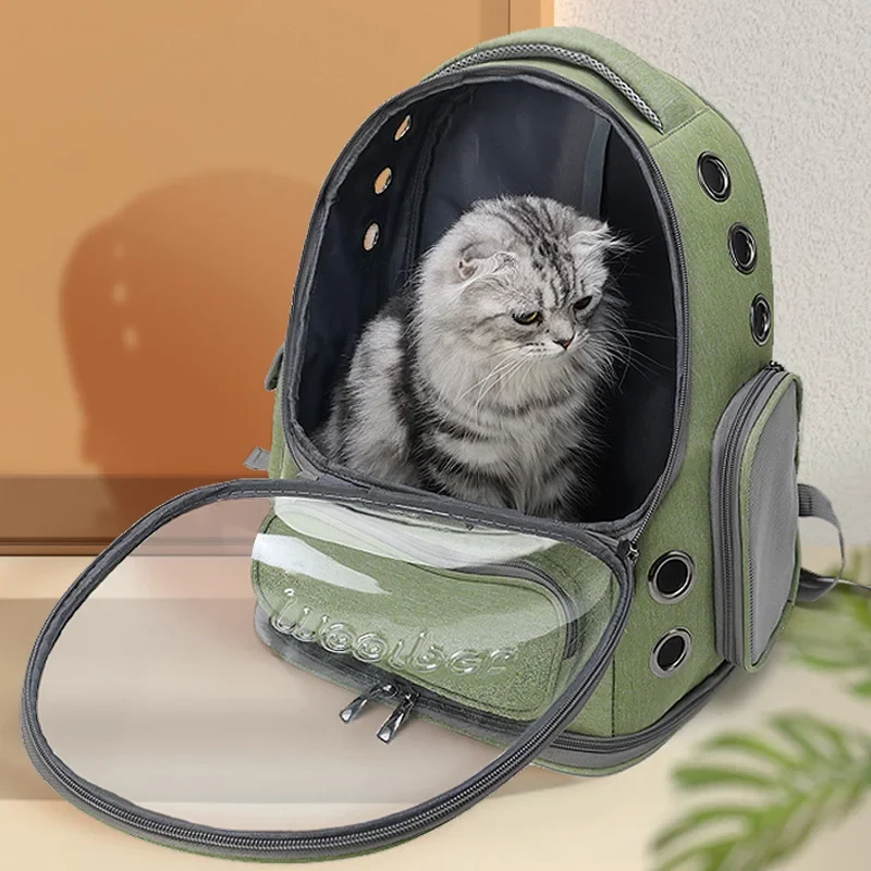 Sac à dos de transport pour chat avec hublot transparent, vue de trois quarts